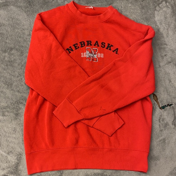 Bundle unisex of 4 Nebraska Husker tops. XB - Picture 2 of 5